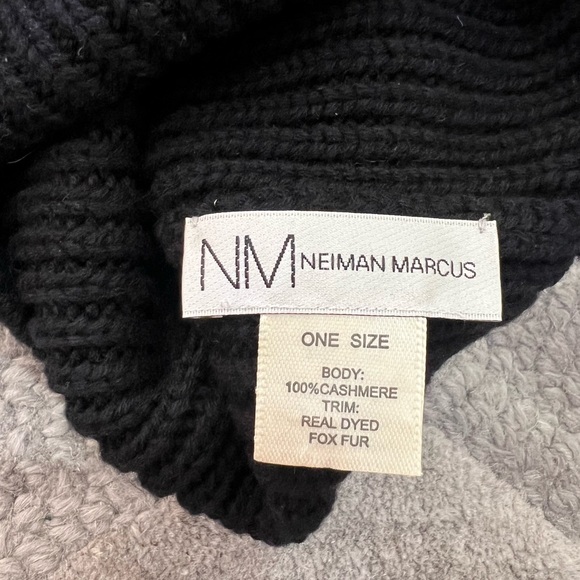 Neiman Marcus Pom hat with real fox fur. - Picture 3 of 3